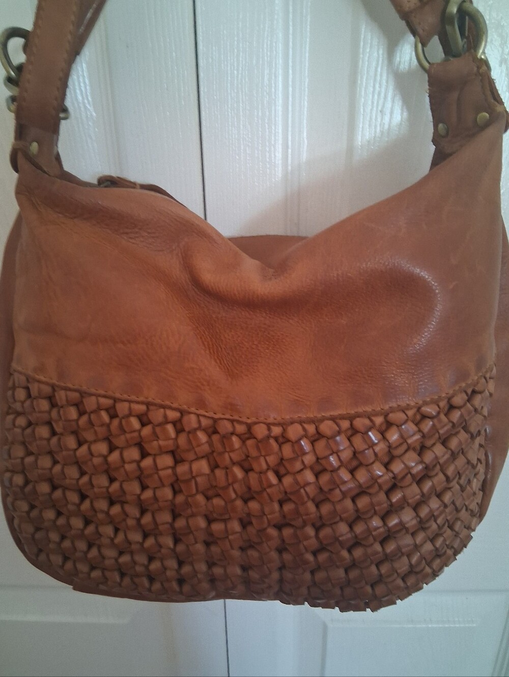 Women's Woven Leather Shoulder Bag - Tan - Picture 7 of 9